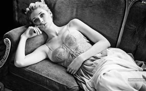 Elizabeth Debicki looks ethereal in a gorgeous gown